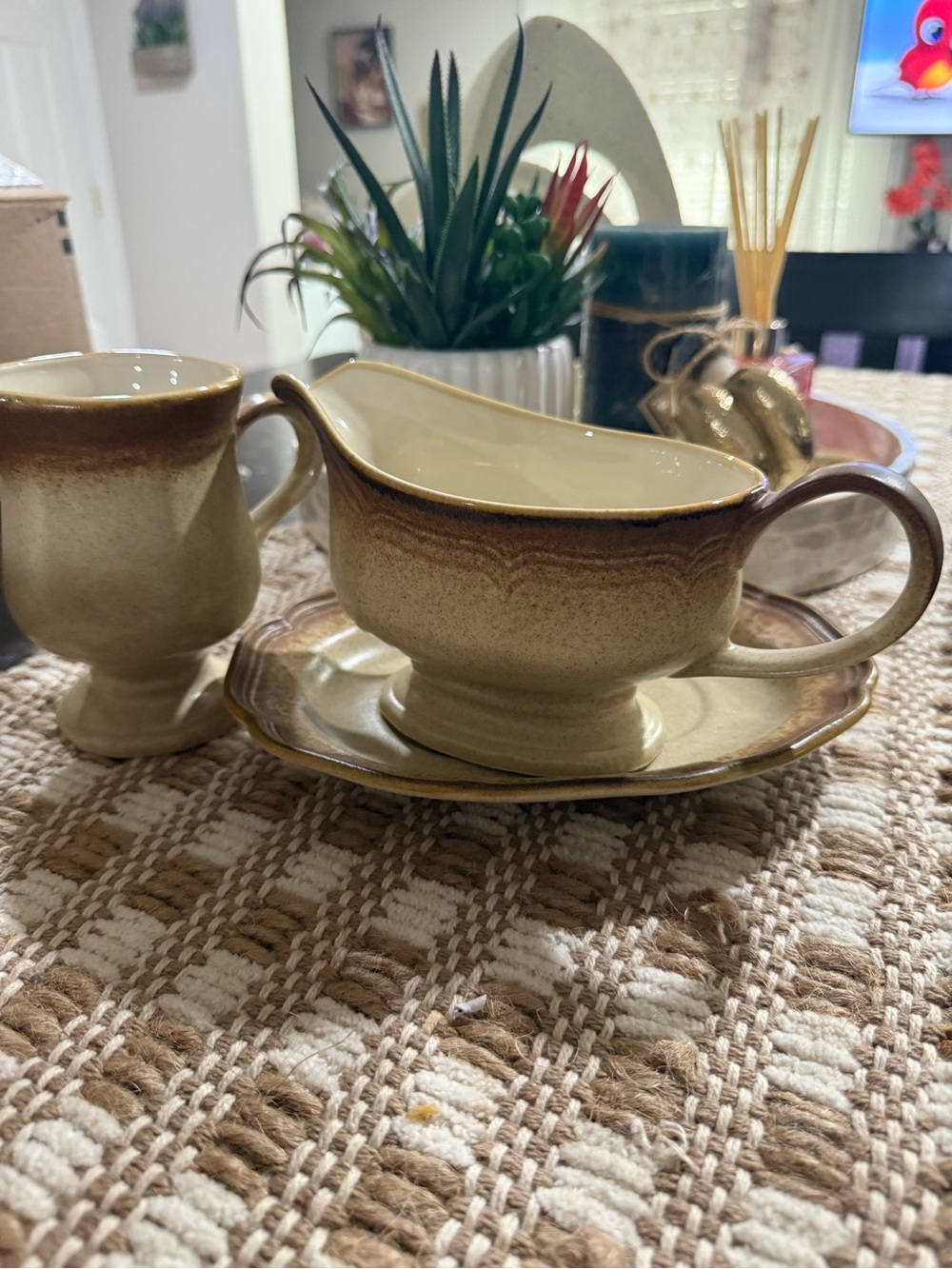 Stoneware Gravy Boat with Underplate - Cream and Brown